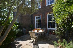 Courtyard Front Garden- click for photo gallery